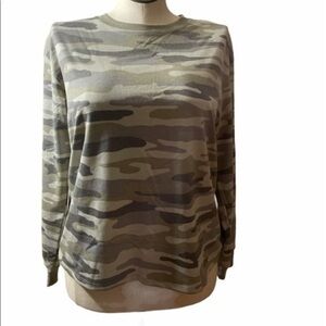 C&C California top woman’s neutral Gray Camo X357 Green Sz Small